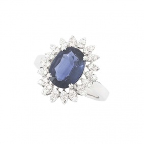 18k White Gold Sapphire and Diamond Cluster Ring